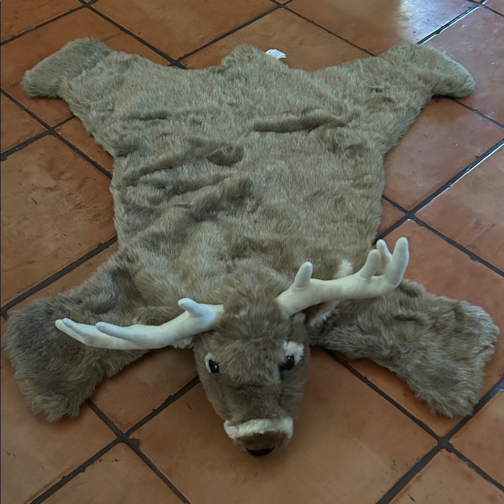 Deer Accent Rug - Taupe Plush